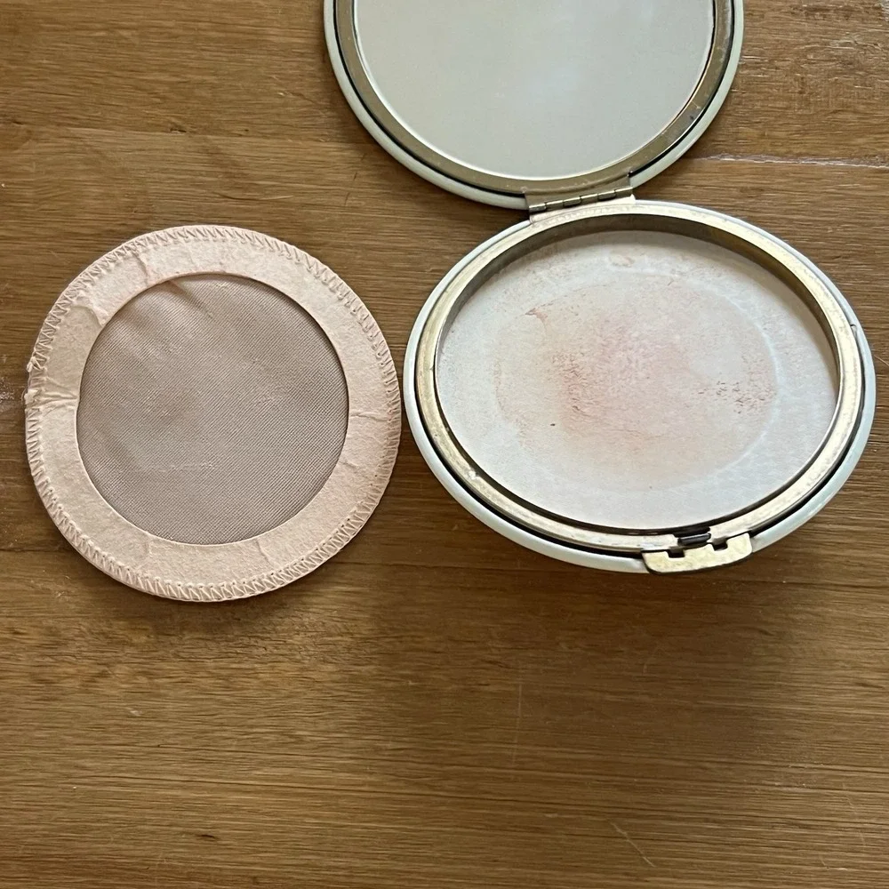 Vintage 1940s Floral Powder Makeup Compact Case Mirror Pansy Vanity Collectable